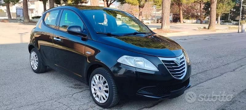 Usata Lancia Ypsilon Gold 69 CV (50 kW) 2012 Nero Utilitaria
