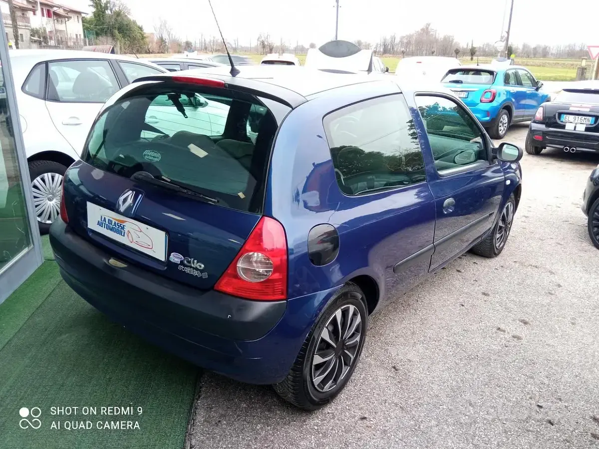 Usata Renault Clio II 58 CV (42 kW) 2006 Bluazzurro Berlina