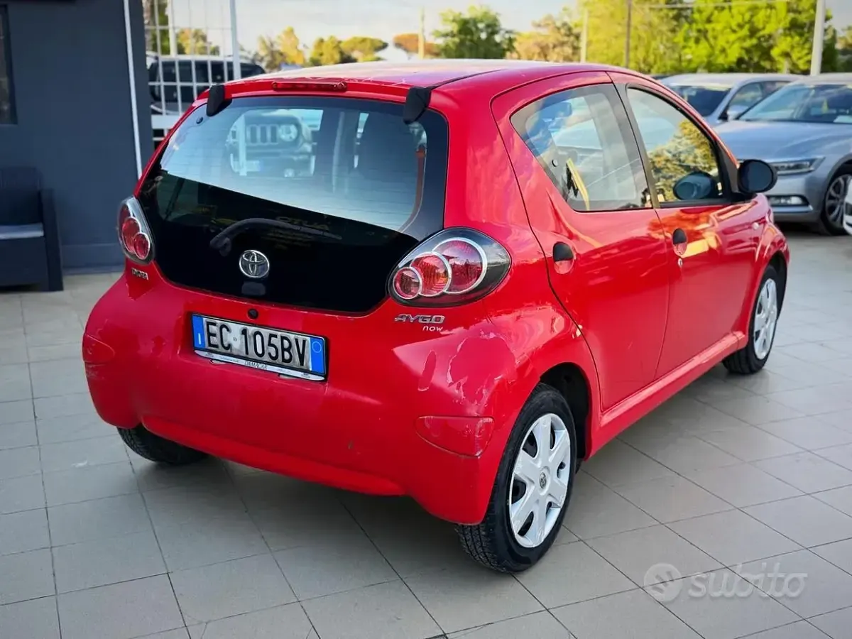 Usata Toyota Aygo 68 CV (50 kW) 2010 Rosso Utilitaria