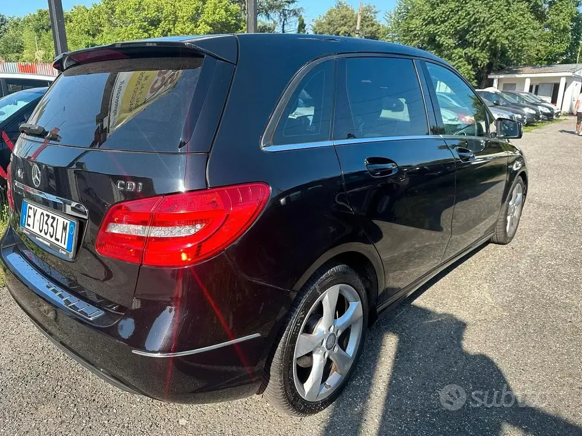 Usata Mercedes B200 Premium 136 CV (100 kW) 2012 Nero Utilitaria