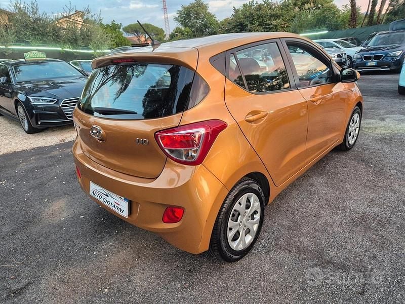 Usata Hyundai i10 Style 66 CV (48 kW) 2015 Arancione Utilitaria