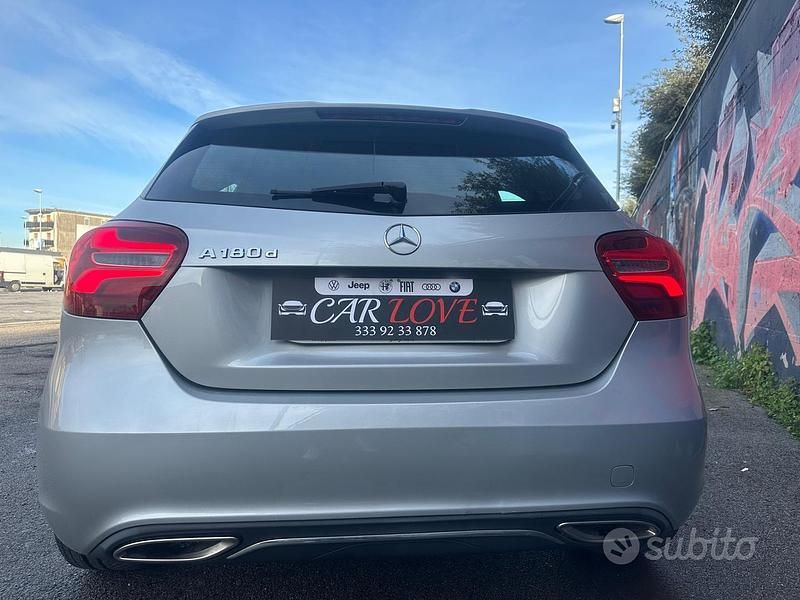 Usata Mercedes A180 108 CV (79 kW) 2017 Blu Berlina