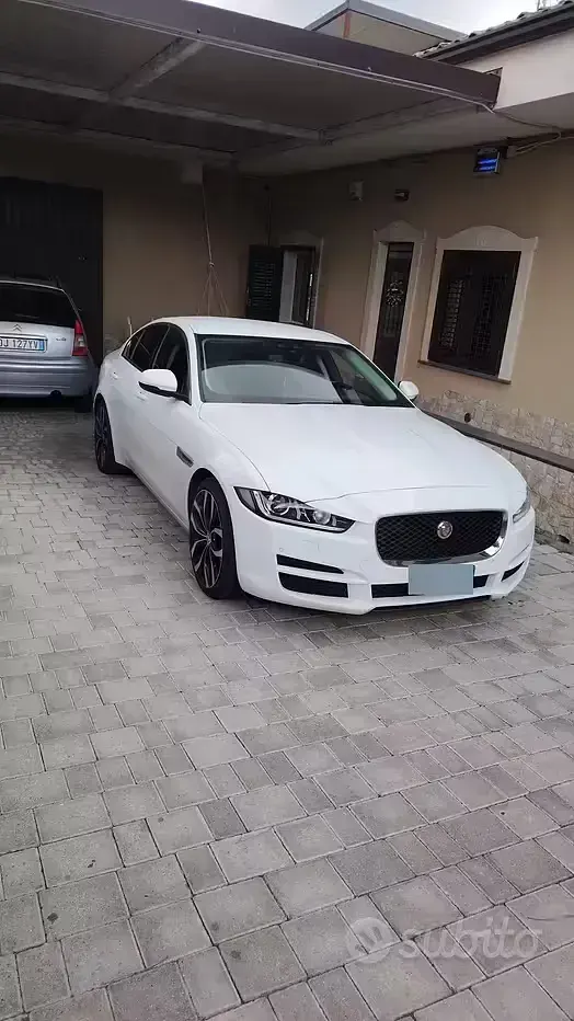 Usata Jaguar XE Prestige 180 CV (132 kW) 2016 Bianco Berlina