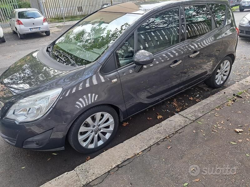 Usata Opel Meriva 110 CV (80 kW) 2013 Grigio Monovolume