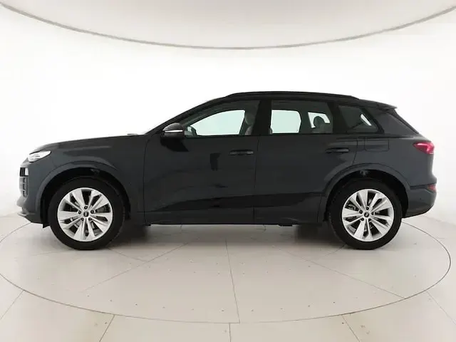 Usata Audi Q6 e-tron Advanced 284 kW (387 CV) 2025 Grigio manhattan metallizzato SUV