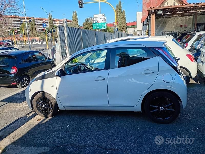 Brugt Toyota Aygo X-wave 69 HK (50 kW) 2017 Hvid Hatchback