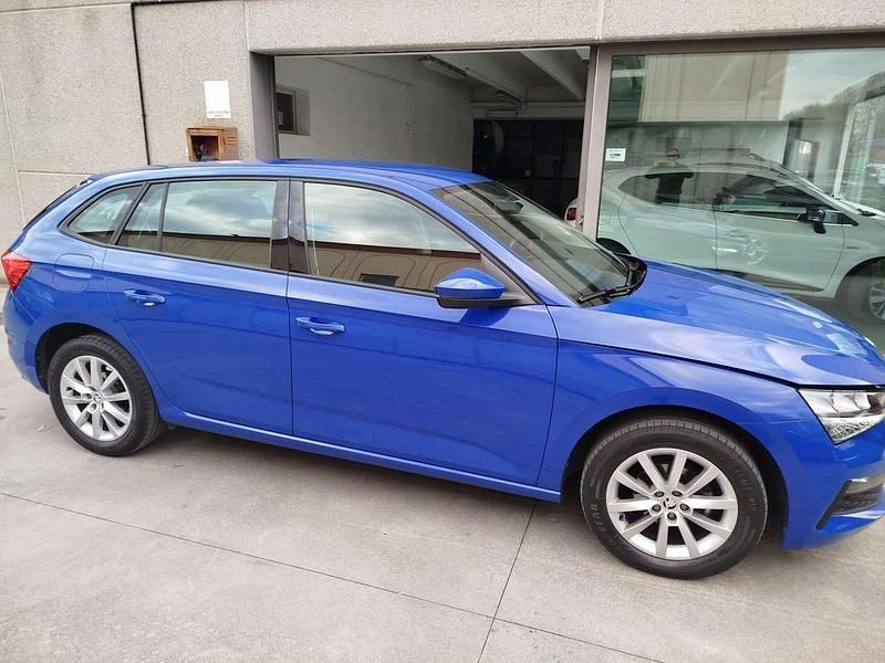 Usata Skoda Scala Ambition 90 CV (66 kW) 2020 Blu/azzurro Utilitaria
