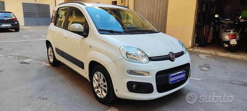 Usata Fiat Panda Lounge 69 CV (50 kW) 2016 Bianco pastello Utilitaria