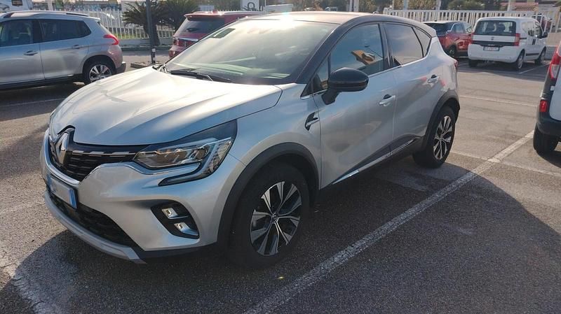 Usata Renault Captur Techno 91 CV (66 kW) 2024 Argento SUV