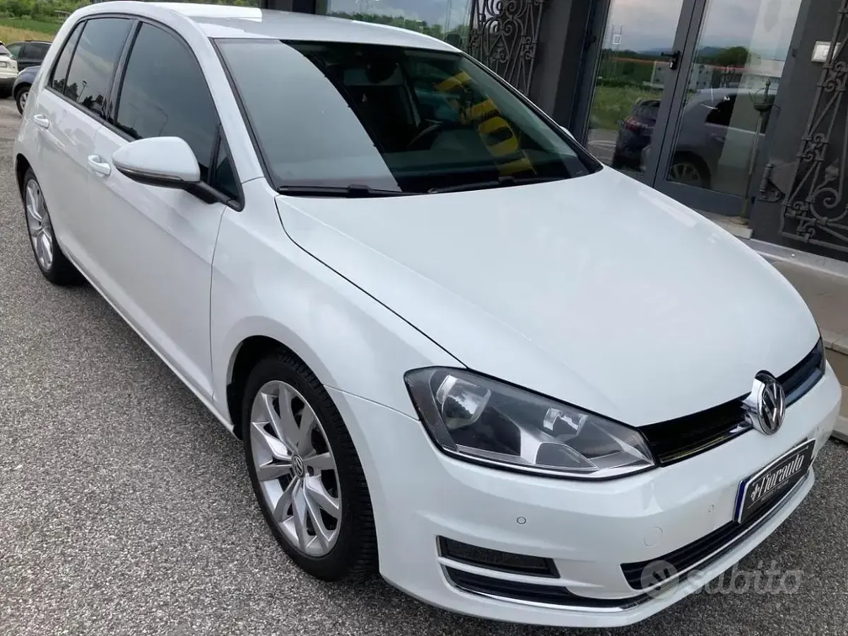 Usata VW Golf VII Highline 105 CV (77 kW) 2014 Bianco Berlina
