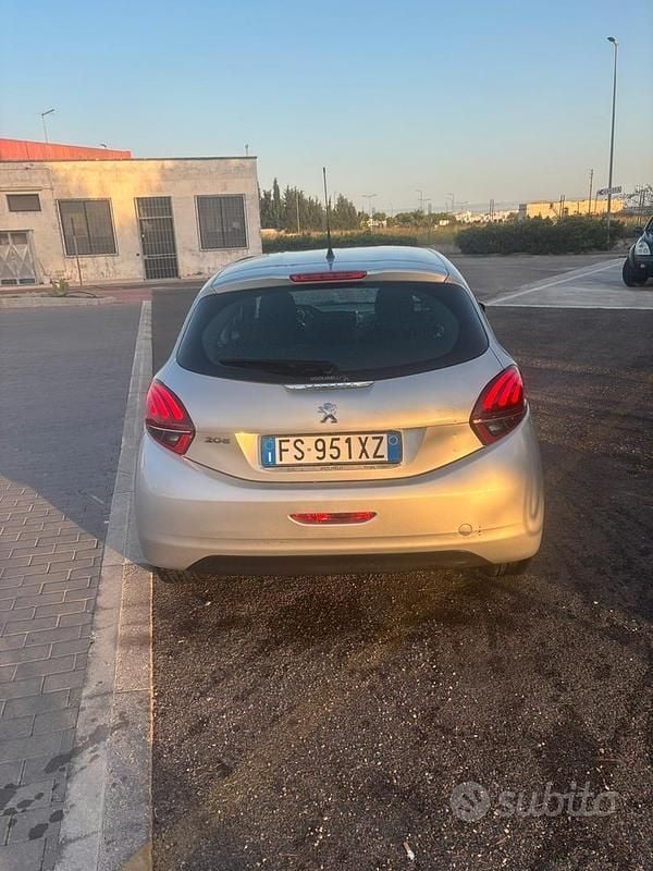Usata Peugeot 208 Active 75 CV (55 kW) 2019 Grigio Utilitaria