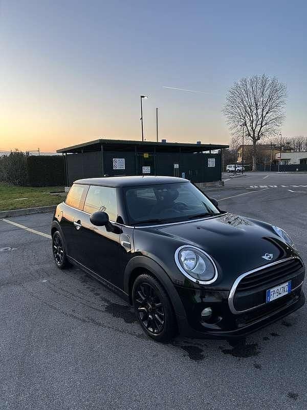 Usata Mini ONE 75 CV (55 kW) 2018 Nero Utilitaria