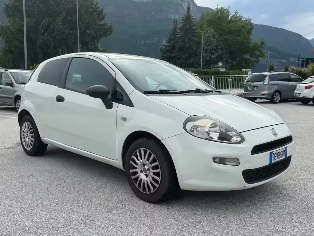 Usata Fiat Punto 75 CV (55 kW) 2012 Bianco Utilitaria