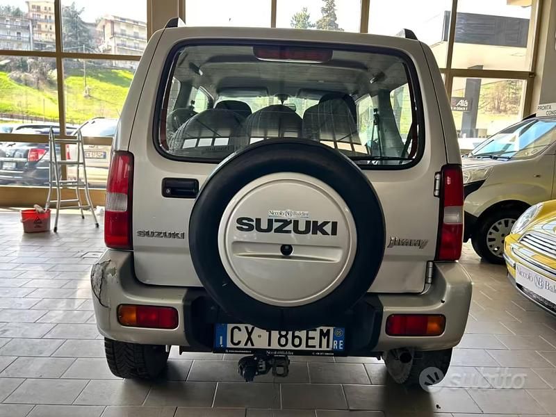 Usata Suzuki Jimny 65 CV (47 kW) 2005 Grigio SUV