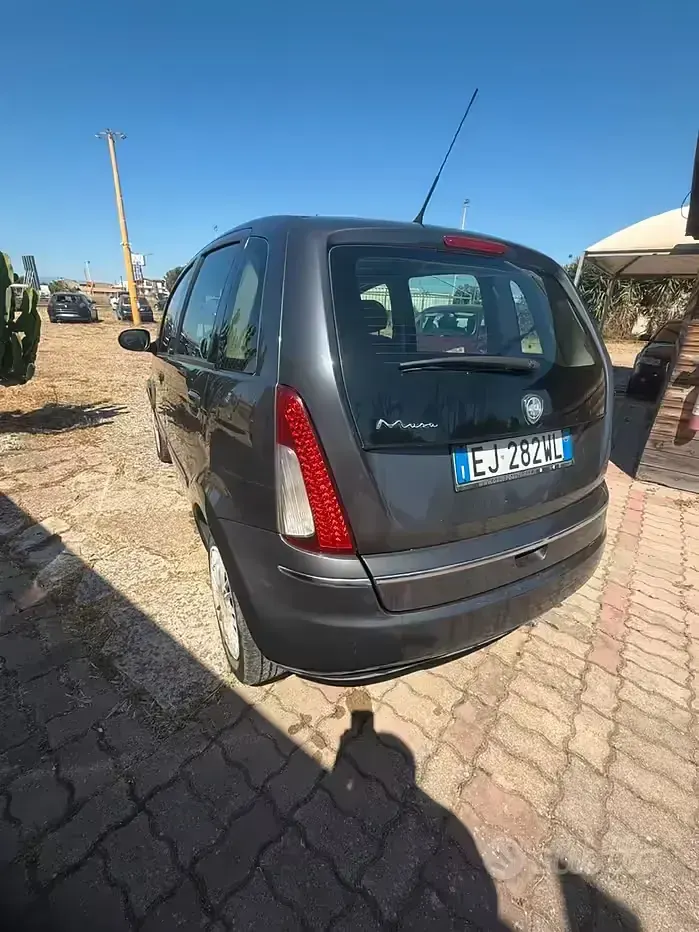 Usata Lancia Musa 95 CV (69 kW) 2011 Grigio Monovolume