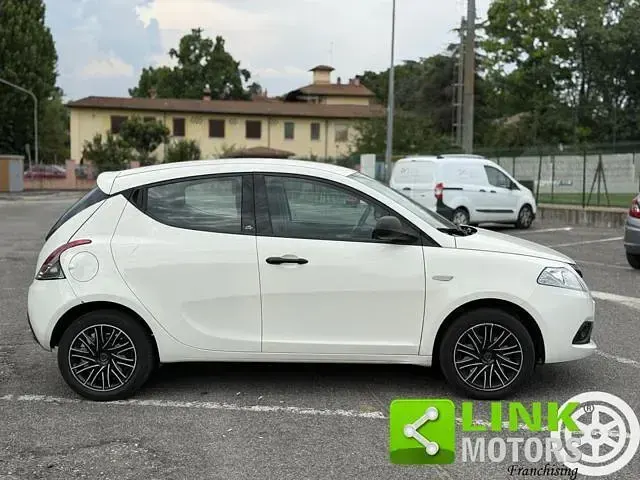 Usata Lancia Ypsilon 69 CV (50 kW) 2019 Bianco