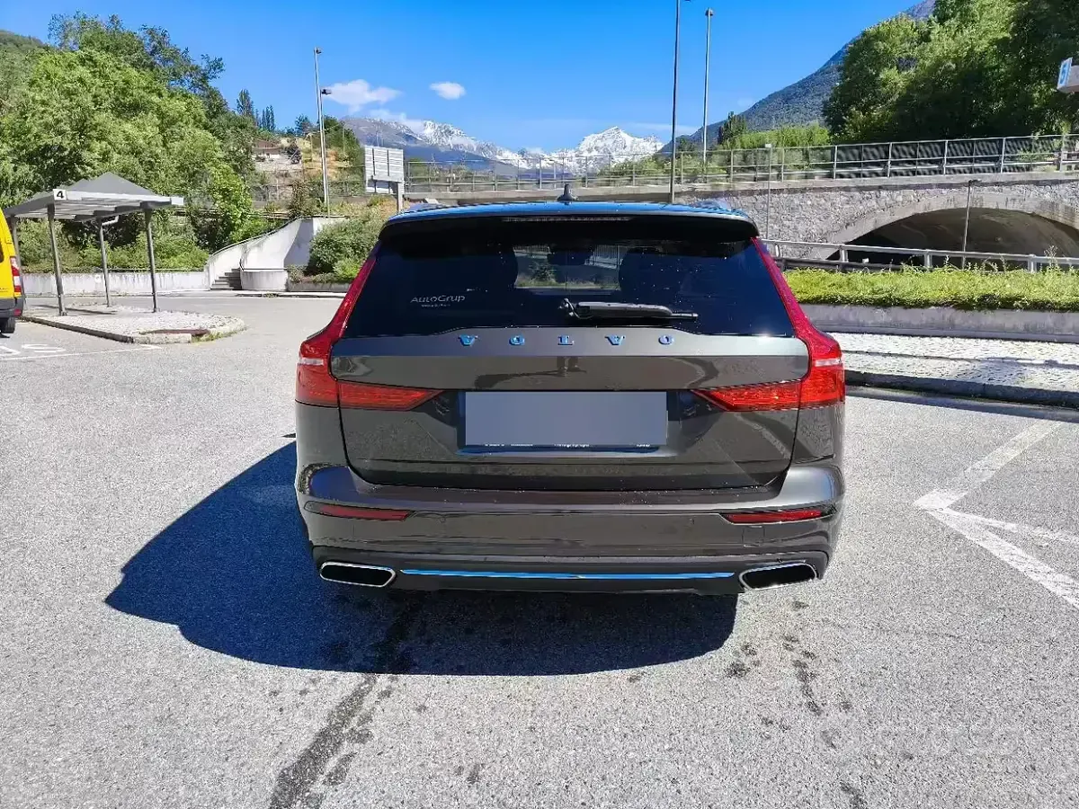 Usata Volvo V60 Inscription 150 CV (110 kW) 2019 Verde Station wagon