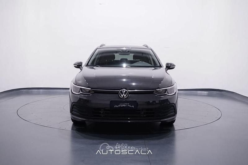 Usata VW Golf VIII Life 131 CV (96 kW) 2022 Grigio urano Station wagon