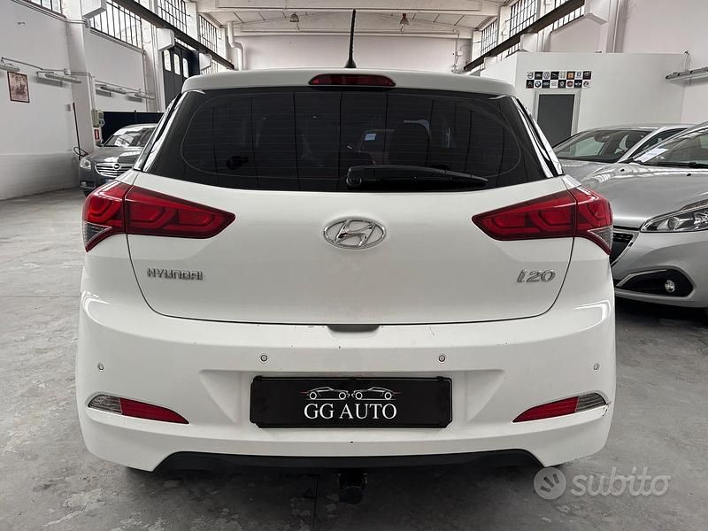 Usata Hyundai i20 Comfort 90 CV (66 kW) 2015 Bianco Berlina