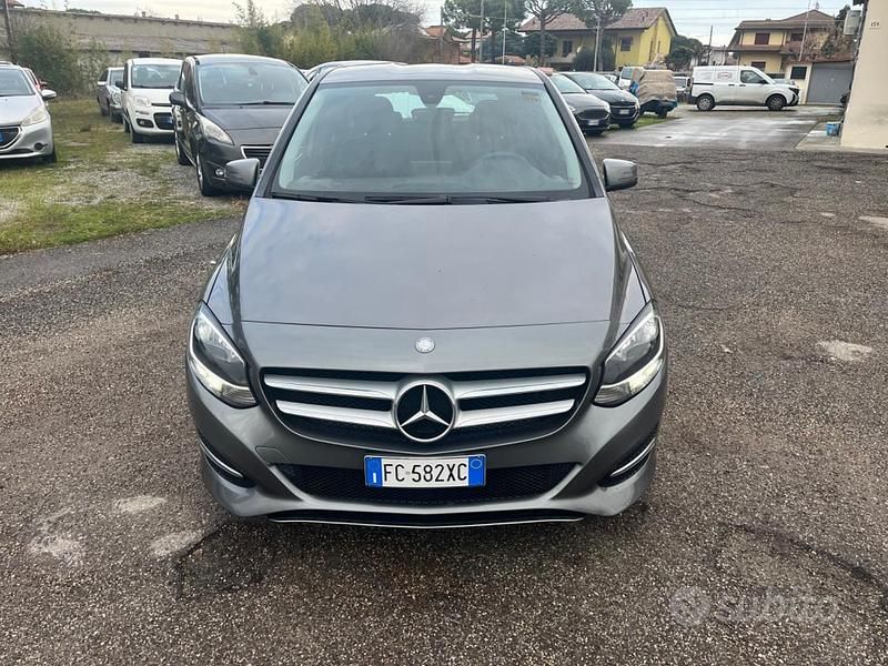 Usata Mercedes B160 89 CV (65 kW) 2016 Grigio Monovolume