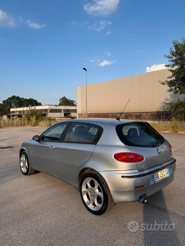 Usata Alfa Romeo 147 Distinctive 150 CV (110 kW) 2001 Utilitaria