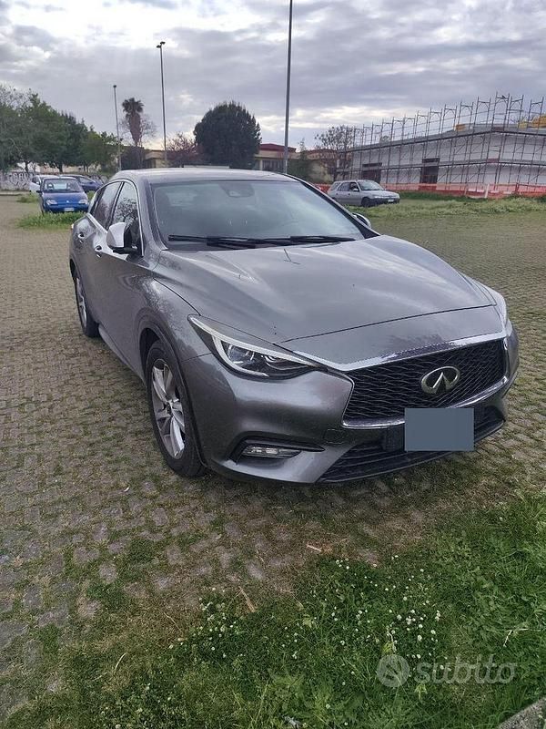 Usata Infiniti Q30 Business Executive 109 CV (80 kW) 2016 Grigio Berlina