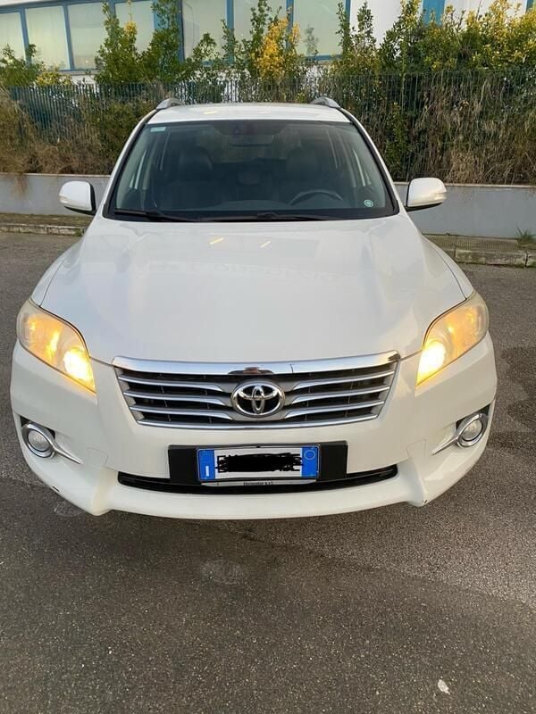 Usata Toyota RAV4 149 CV (109 kW) 2012 Bianco SUV