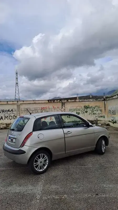 Usata Lancia Ypsilon 75 CV (55 kW) 2004 Utilitaria