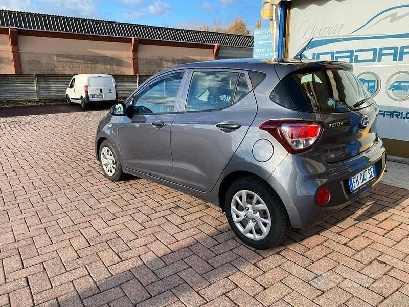 Usata Hyundai i10 Comfort 69 CV (50 kW) 2017 Grigio scuro Utilitaria