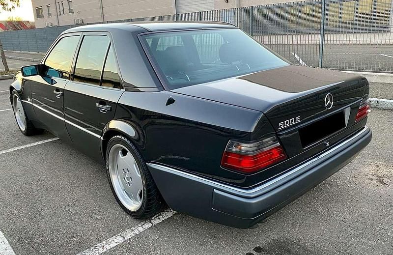 Usata Mercedes E500 326 CV (239 kW) 1993 Nero Berlina