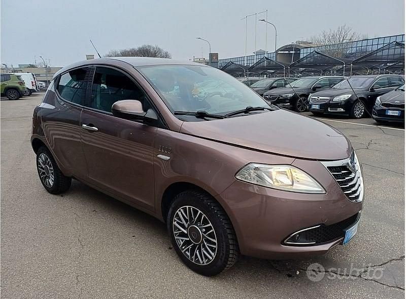 Usata Lancia Ypsilon 85 CV (62 kW) 2015 Lilla Utilitaria