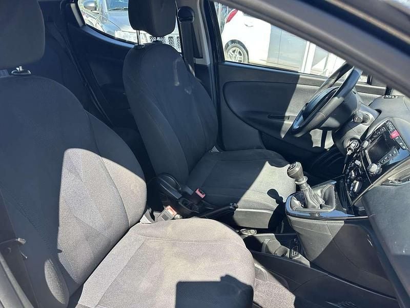 Usata Lancia Ypsilon Gold 69 CV (50 kW) 2018 Nero Utilitaria