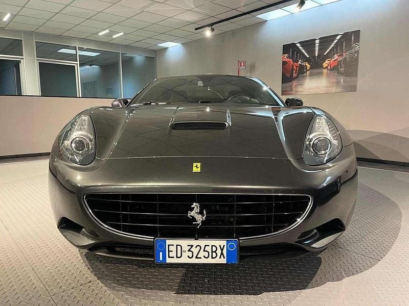 Usata Ferrari California 460 CV (338 kW) 2010 Grigio scuro Cabrio