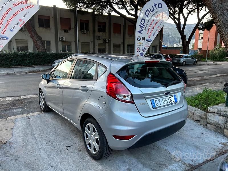 Usata Ford Fiesta Business Edition 96 CV (70 kW) 2014 Grigio Utilitaria