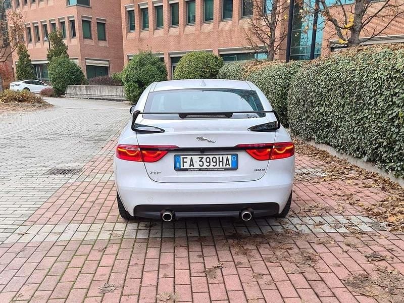 Usata Jaguar XF 299 CV (219 kW) 2015 Bianco Berlina