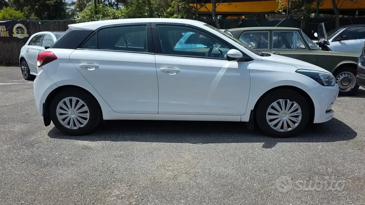 Usata Hyundai i20 GO! 75 CV (55 kW) 2018 Bianco Berlina