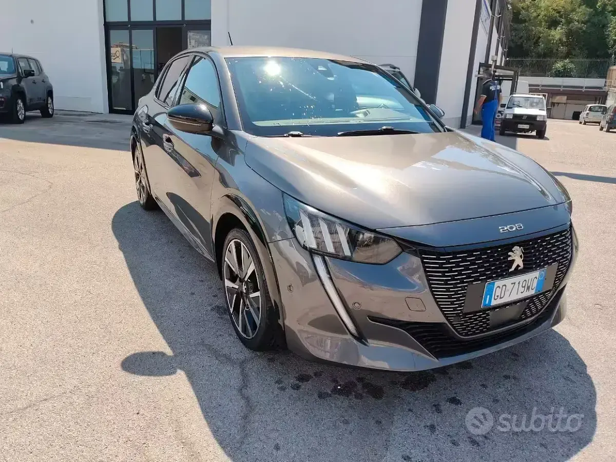 Usata Peugeot 208 GT-line 101 CV (74 kW) 2021 Utilitaria