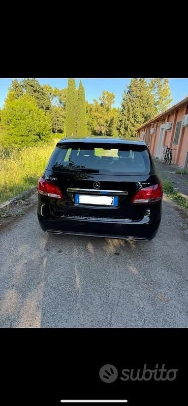Usata Mercedes B220 184 CV (135 kW) 2015 Nero Monovolume