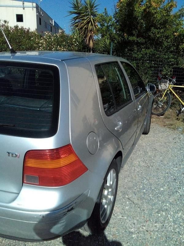 Grigio Usata 2003 VW Golf IV Tre volumi | 3200 € (Molto cara) - Immagine 1/4