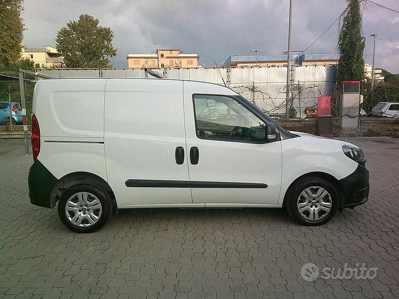 Usata Fiat Doblò Lounge 105 CV (77 kW) 2019 Bianco Monovolume