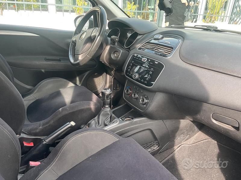 Usata Fiat Punto 85 CV (62 kW) 2014 Berlina