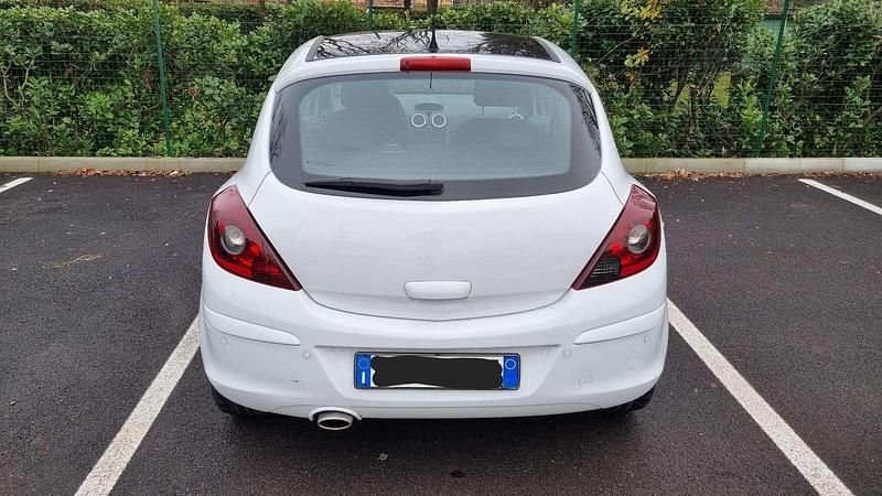Usata Opel Corsa S 86 CV (63 kW) 2011 Utilitaria