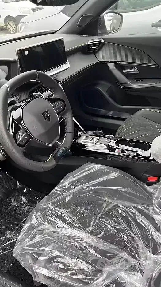 Usata Peugeot 2008 GT 131 CV (96 kW) 2024 Grigio SUV