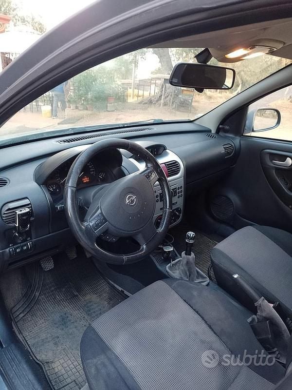 Usata Opel Corsa 58 CV (42 kW) 2005 Grigio Utilitaria