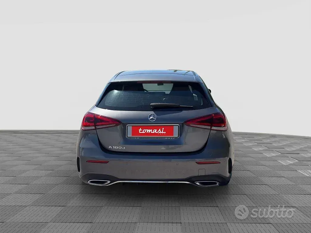 Usata Mercedes A180 Premium 116 CV (85 kW) 2022 Grigio Berlina