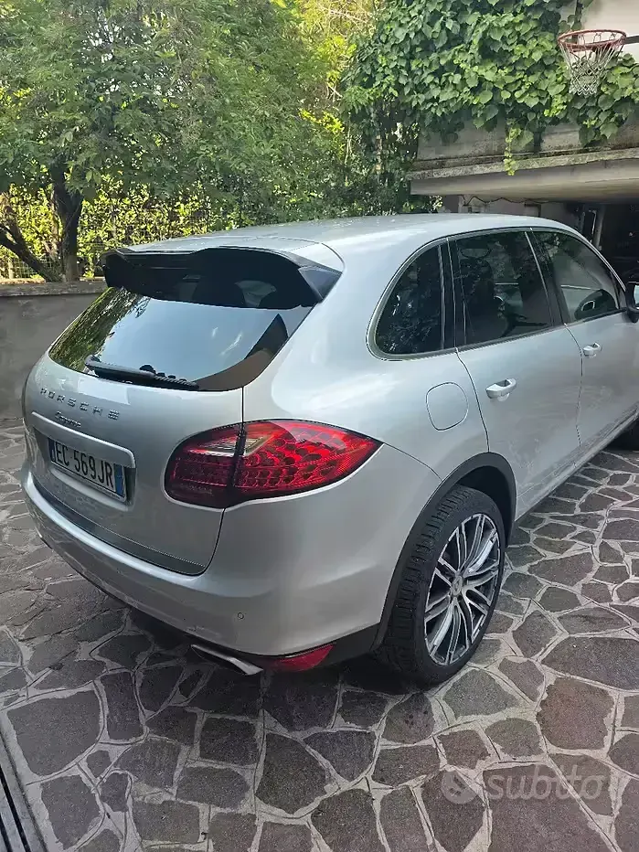 Usata Porsche Cayenne 240 CV (176 kW) 2010 Grigio SUV