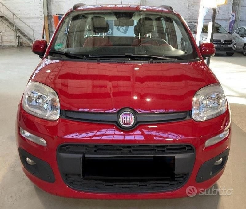 Usata Fiat Panda Lounge 69 CV (50 kW) 2014 Rosso Utilitaria