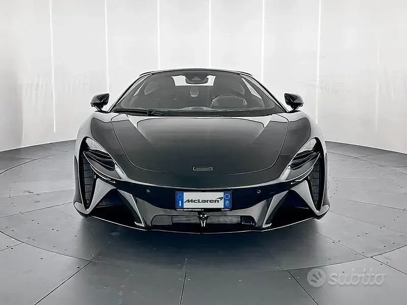 Nuova McLaren Artura 700 CV (514 kW) 2026 Nero Cabrio