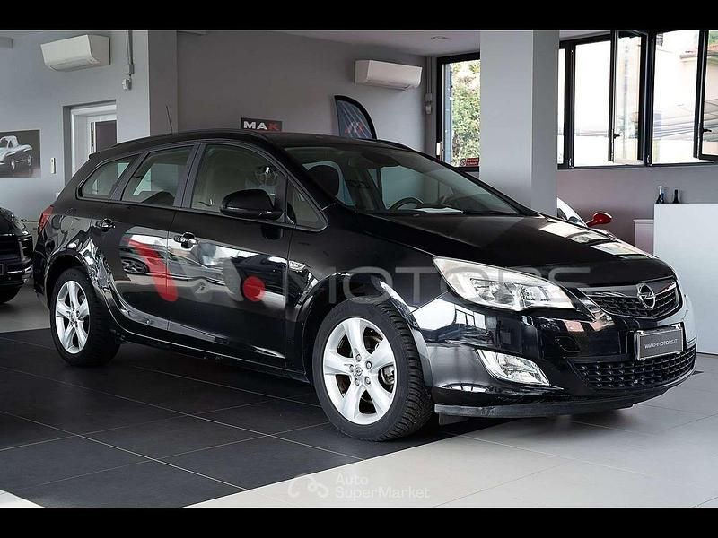 Nero Usata 2011 Opel Astra Station wagon | 4200 € (Buon prezzo) - Immagine 1/4