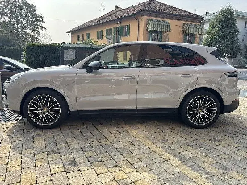 Usata Porsche Cayenne 340 CV (250 kW) 2023 Marrone SUV